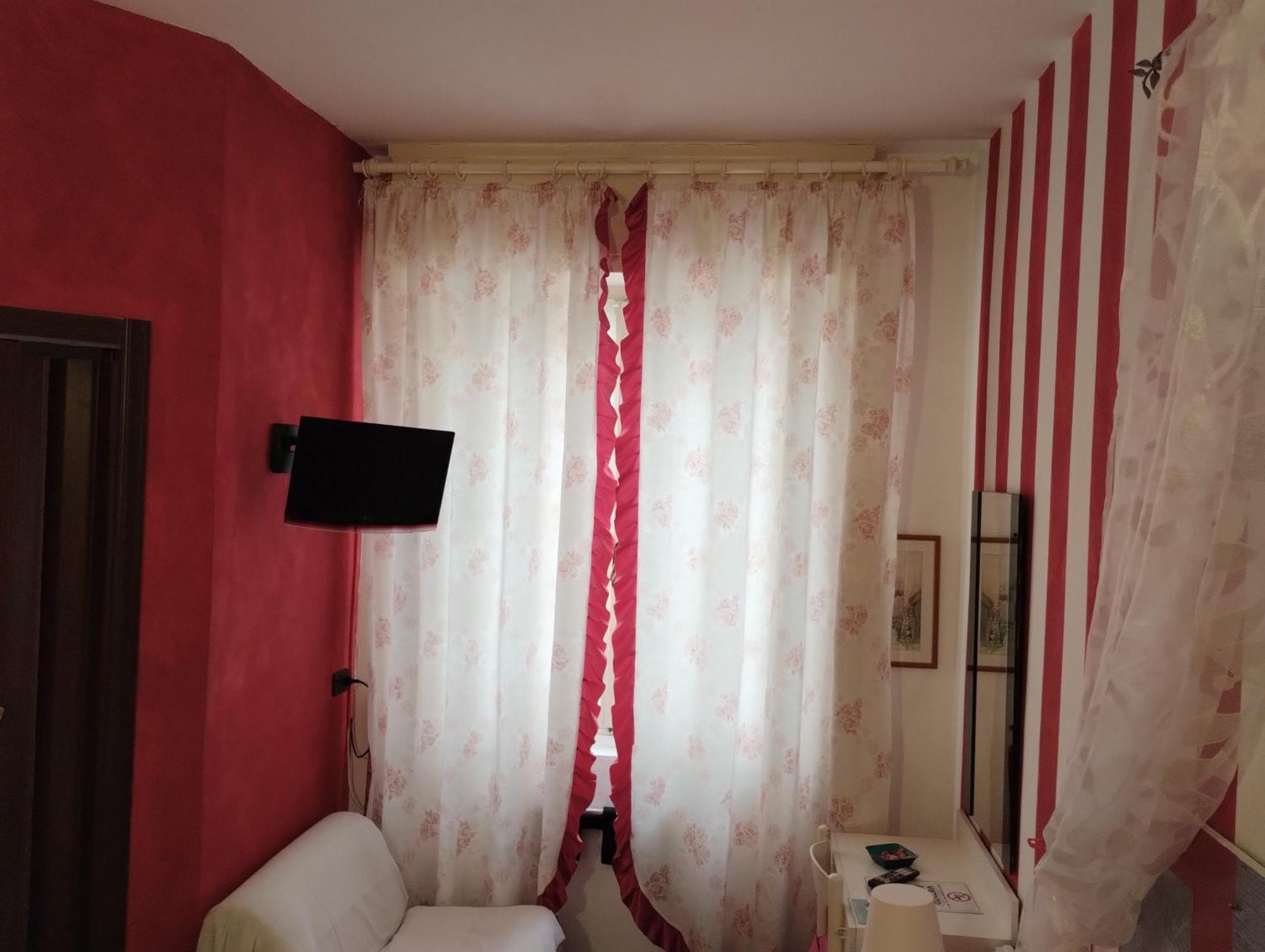 Hotel Della Piazzetta Варацце Экстерьер фото